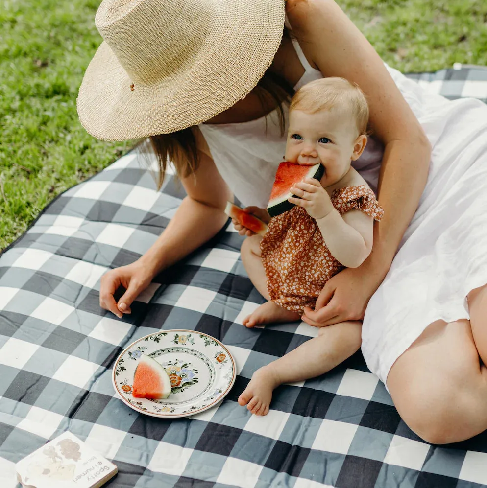 Basil Bangs Love Rug - Gingham Black