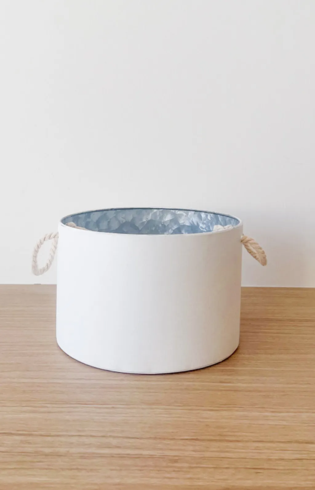 Blanca White Tin Bucket w/ Rope Handle