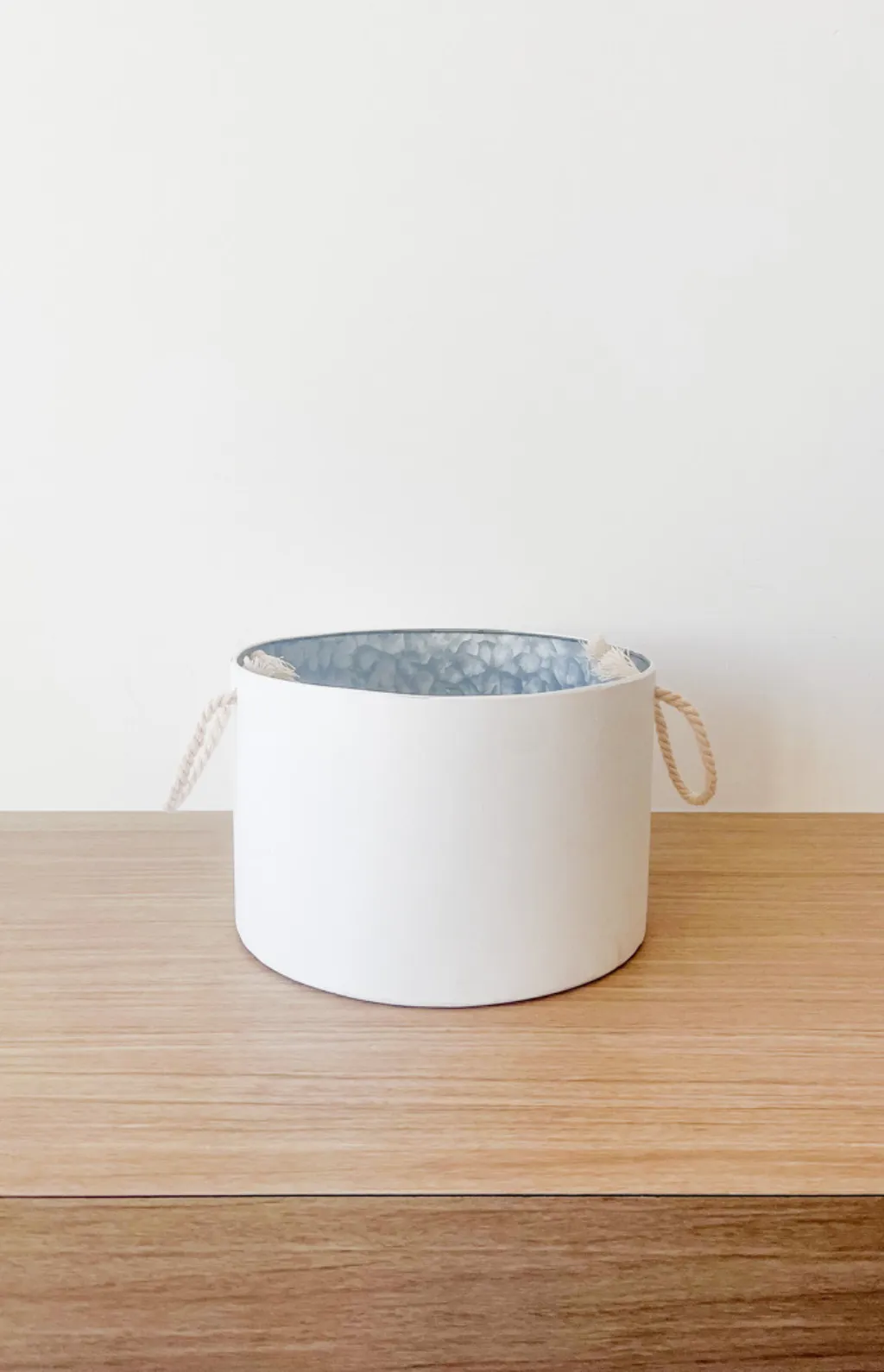 Blanca White Tin Bucket w/ Rope Handle