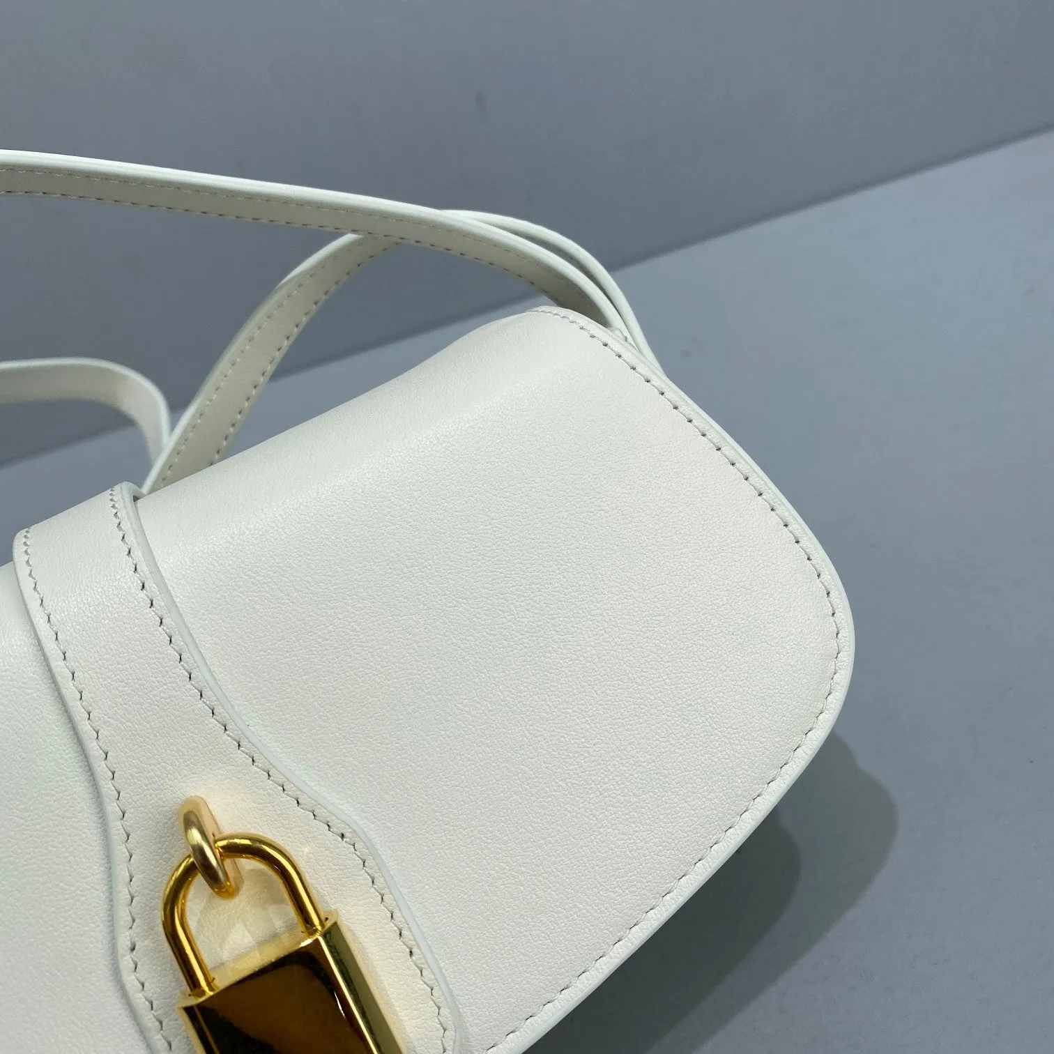 CE Clutch On Strap White For Women 7in/18cm 10I593DQ1.01OP