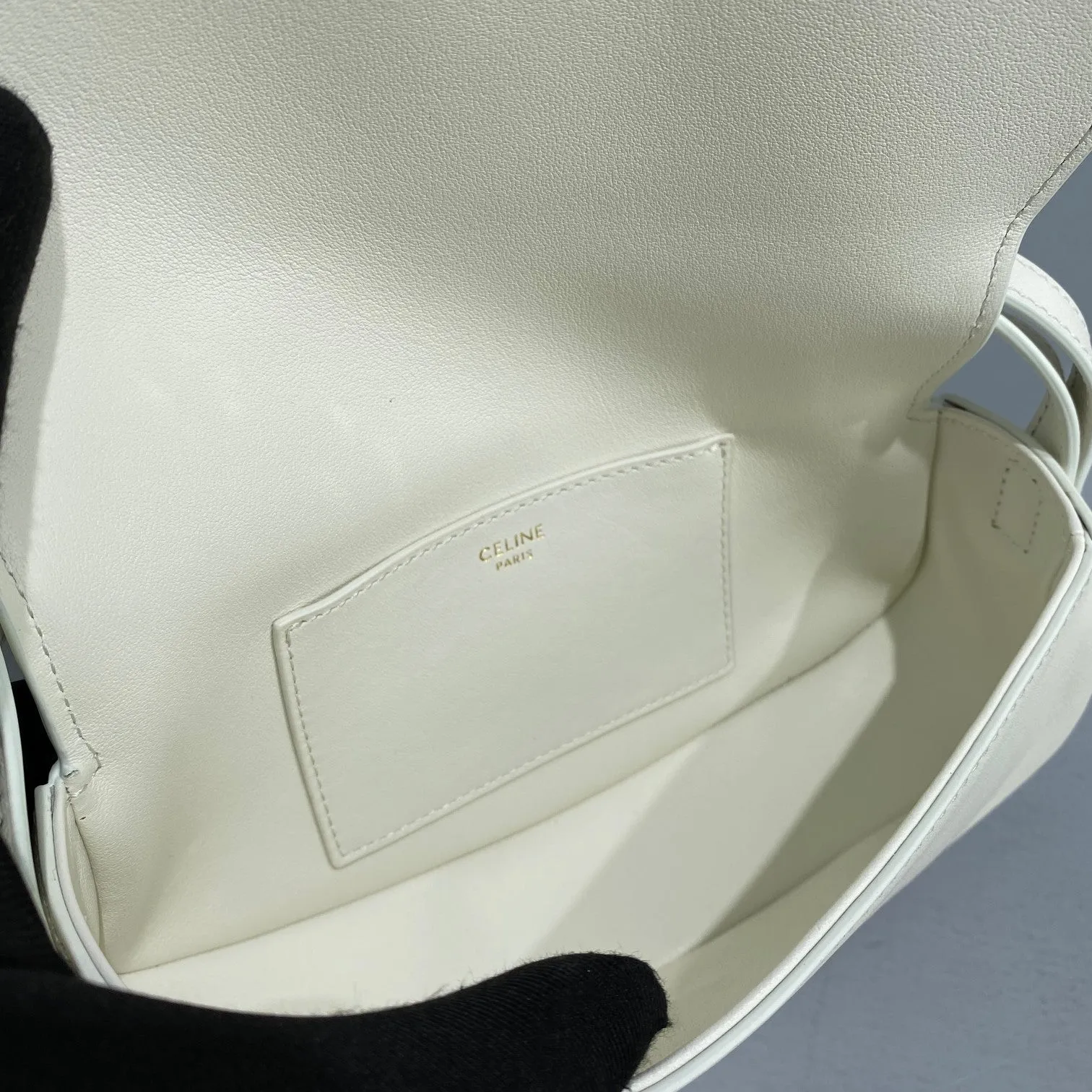 CE Clutch On Strap White For Women 7in/18cm 10I593DQ1.01OP